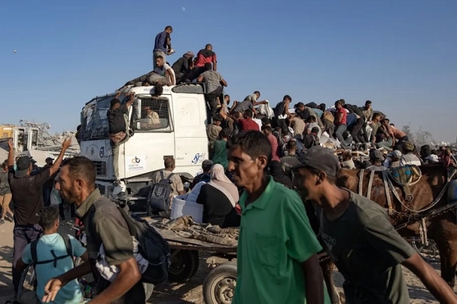 Franja de Gaza: Hay veinte muertos al volcar un camión con ayuda humanitaria