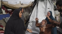 Mueren al menos 18 personas y hay decenas de heridos en un ataque israelí contra un centro de refugiados en Rafah