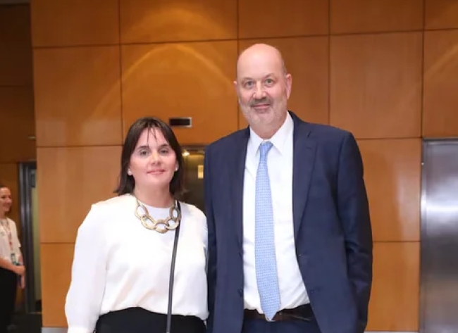 La esposa del ministro Sturzenegger tenía la licitación diseñada a la medida de su empresa