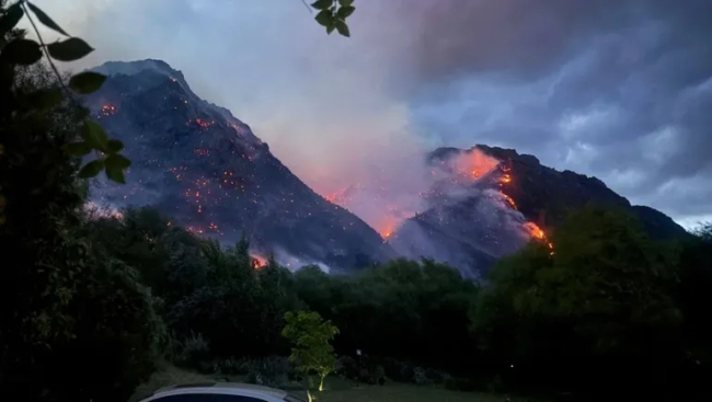 Chubut: El incendio ya arrasó con cerca de 12 mil hectáreas