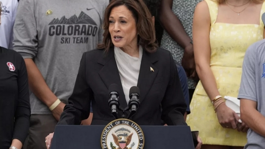 El equipo de campaña de Trump denuncia transferencia millonaria de fondos de Biden a Harris