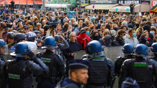 Francia: Miles de personas salieron a la calle convocadas por una coalición informal de izquierda