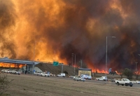 Córdoba en llamas: Un gran incendio provoca un corte total en la autopista a Carlos Paz