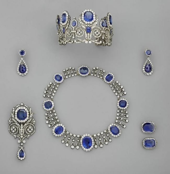 Continúa cerrado el Museo del Louvre luego del robo de las joyas