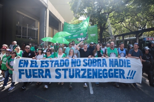 Con un alto acatamiento en todo el país, comenzó el paro de ATE que se moviliza a Economía