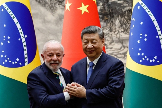 China llama a Brasil a fortalecer los BRICS y a defender el multilateralismo