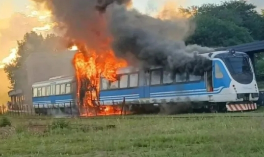 Córdoba: Se incendiaron dos vagones del Tren de las Sierras