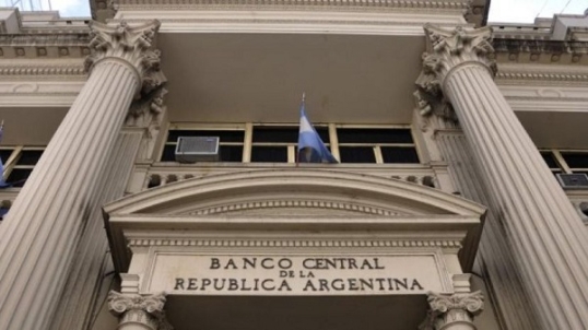 El Banco Central reglamentó el crédito en dólares para empresas que no generan divisas