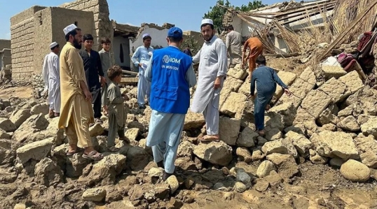 Afganistán: Se elevan a más de 800 muertos por un fuerte terremoto