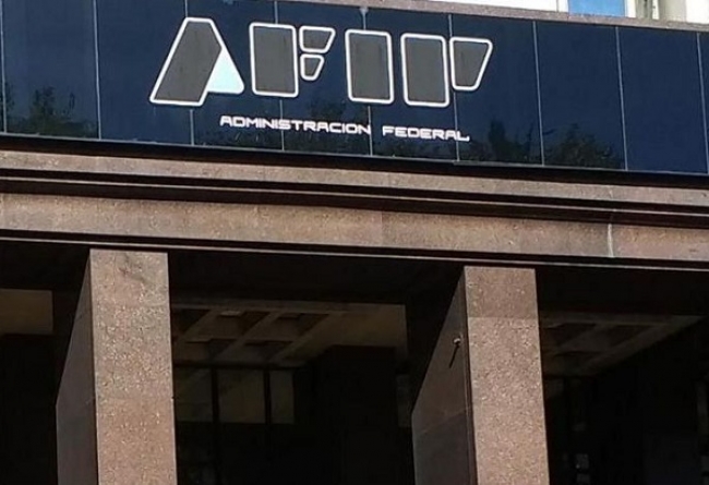 La recaudación fiscal de junio bajó un 14% términos reales