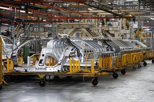 Vuelve a paralizar por dos semanas la planta que produce para Peugeot y Citroën