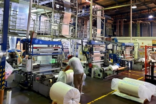 Cuatro de cada diez industrias reportaron caídas en producción