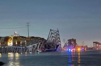 Estados Unidos: Un barco portacontenedores chocó un puente y se derrumbó