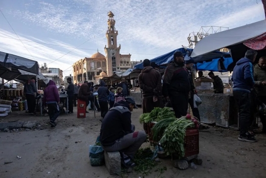 Hay comida en Gaza, pero pocos pueden permitírsela