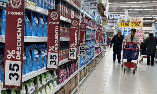 Las ventas en mayoristas bajaron un 0,7% en febrero y en supermercados sube 0,3% mensual