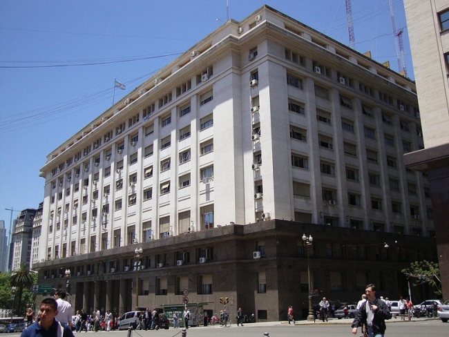 Economía sale a buscar u$s500 millones con el Bonte 2030 suscribible en dólares
