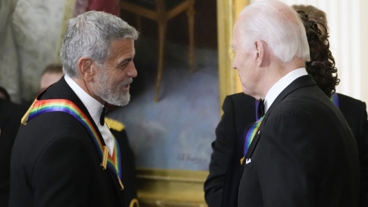 George Clooney, le pide a Joe Biden, retirar su candidatura