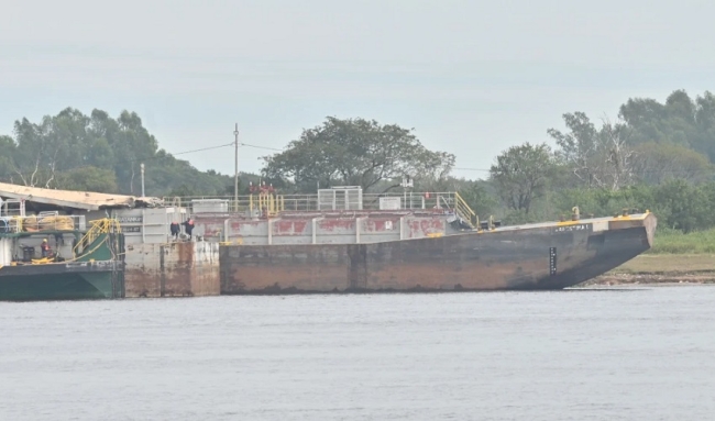 Paraguay: La explosión de una barcaza que transporta combustible deja cinco muertos