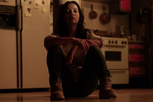 Estrenan la película «Aún es de noche en Caracas», con Natalia Reyes y Édgar Ramírez