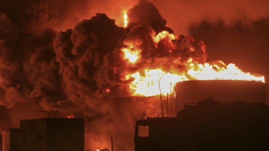 Yemen: Hutíes atacan un buque de EE.UU. y prometen una "enorme" represalia de respuesta a Israel