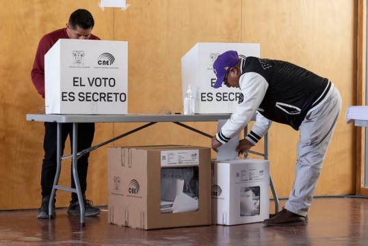 Ecuador acude a las urnas para elegir presidente y legisladores