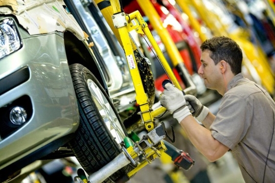 Renault: Trabajadores denuncian 300 despidos encubiertos en su planta de Córdoba