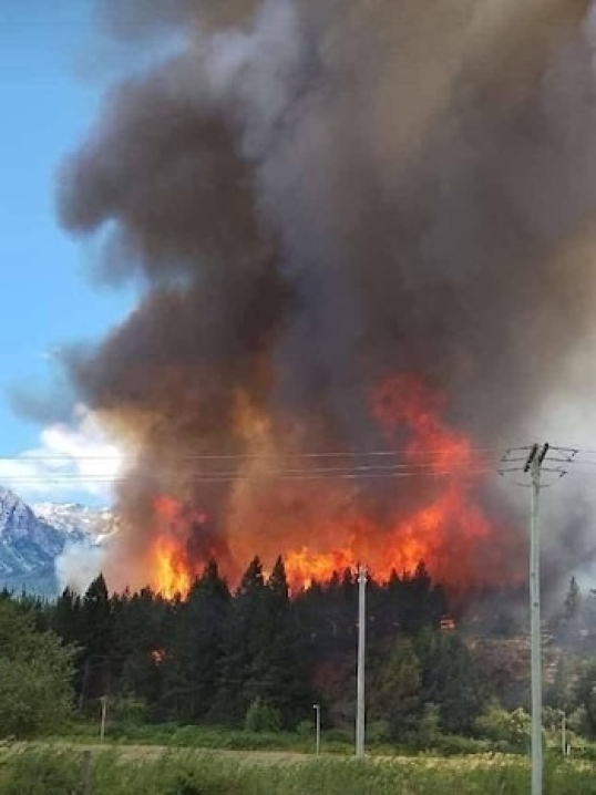 Río Negro: Sigue activo con varios focos el incendio en El Bolsón