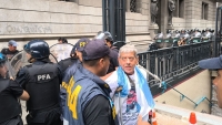 Nuevamente la policía reprimió a los jubilados en el Congreso