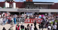 Trabajadores del Hospital Garrahan realizan una nueva movilización a Plaza de Mayo