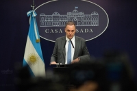 Compras de departamentos: Las dos jubiladas que le prestaron dólares a Manuel Adorni, no lo conocían