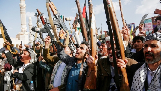 Los hutíes yemeníes atacan con misiles a dos petroleros sauditas