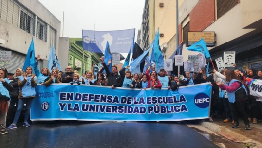 Córdoba: En el segundo día de paro los docentes se movilizaron por mejoras salariales