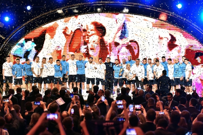 Paraguay: Los campeones del mundo reciben el reconocimiento de Conmebol y Messi el bastón al &quot;comando del fútbol mundial&quot;
