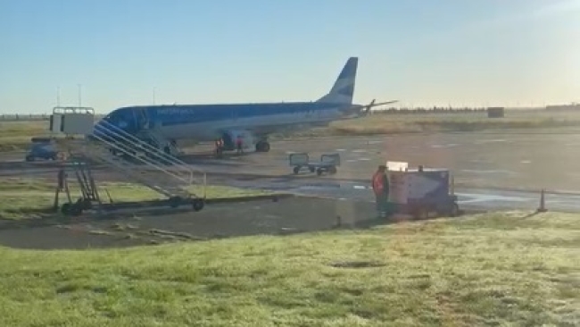 Un avión con la ruta Buenos Aires – Trelew se le rompió el parabrisas en pleno vuelo