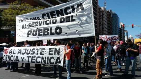 El Gobierno de Milei destruyó unos 4.500 empleos en ciencia y tecnología