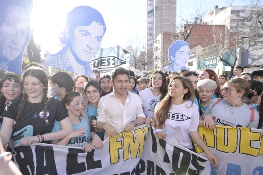 Axel Kicillof participó de la marcha en conmemoración de la Noche de los Lápices