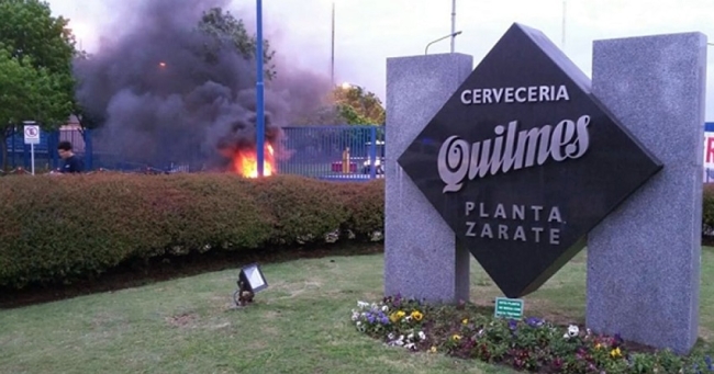 Cervecería Quilmes planea despidos masivos por la caída en el consumo