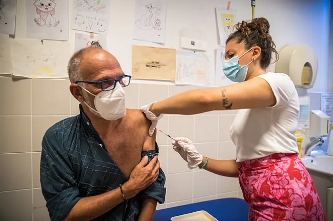 España reforzará la vacunación y vigilancia contra la viruela símica ante la emergencia internacional