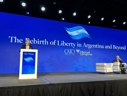 Caputo adelantó que luego de la revisión del FMI, se negociará «un nuevo programa»