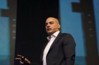 Emmanuel Álvarez Agis: “Me da la sensación de que la gente se le aguanta porque nadie quiere un 2001”