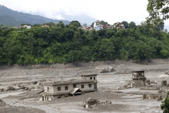 Nepal: Al menos 359 muertos y casi 1.400 desaparecidos tras la riada masiva en la frontera con China
