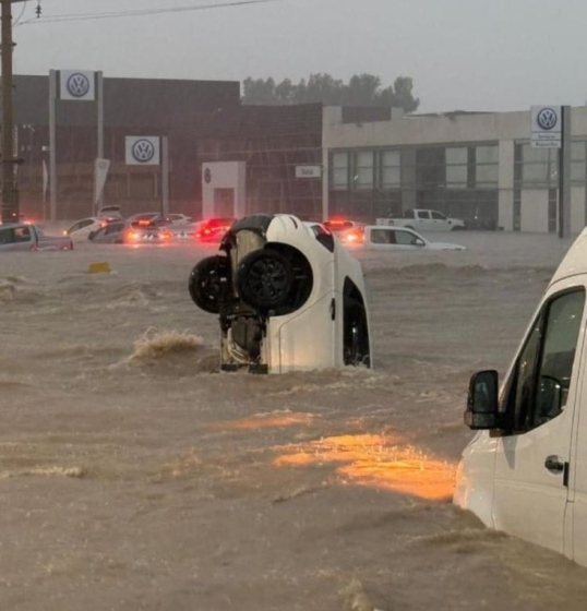 Luego de ganar en Bahía Blanca Milei, le recortó a la mitad el fondo de asistencia por la inundación