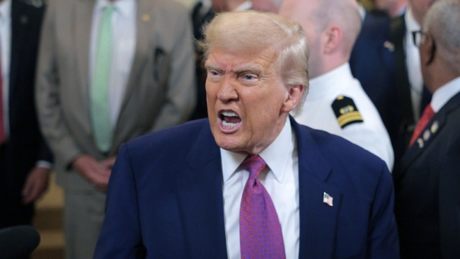 Trump pidió a Irán dejar de cobrar «tasas» a los barcos petroleros