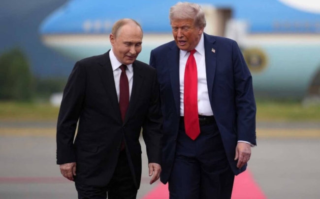 Trump, informó que mantuvo una conversación telefónica muy productiva con Vladímir Putin