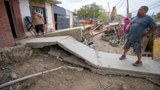 Chubut: Colapsó un cerro y arrasó varias viviendas en Comodoro Rivadavia
