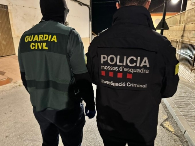 España: Cinco detenidos por la «compra» de una menor por 5.000 euros y whisky para casarla