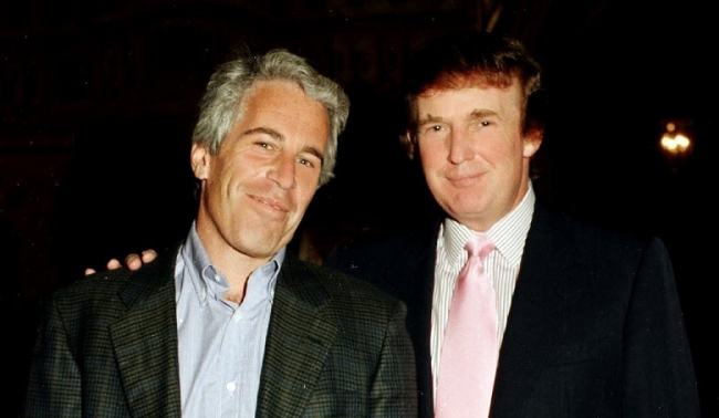 Según el WSJ: El nombre de Trump está en los archivos de Epstein y él lo sabe