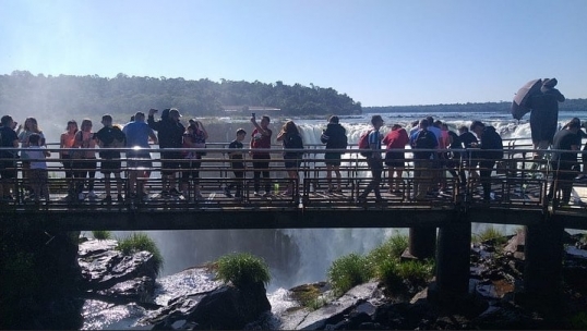 Por el Feriado de la Diversidad Cultural, viajaron 1,4 millones de turistas