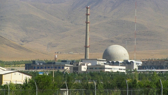 Israel y Estados Unidos bombardean una central nuclear en Irán