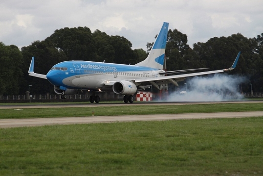 Aerolíneas Argentinas cerró el conflicto con sus gremios